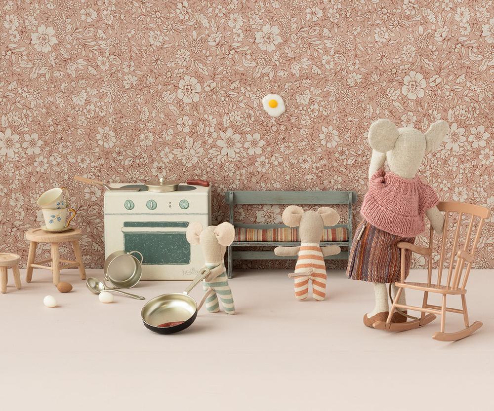 Greige Maileg Miniature Cooking Set