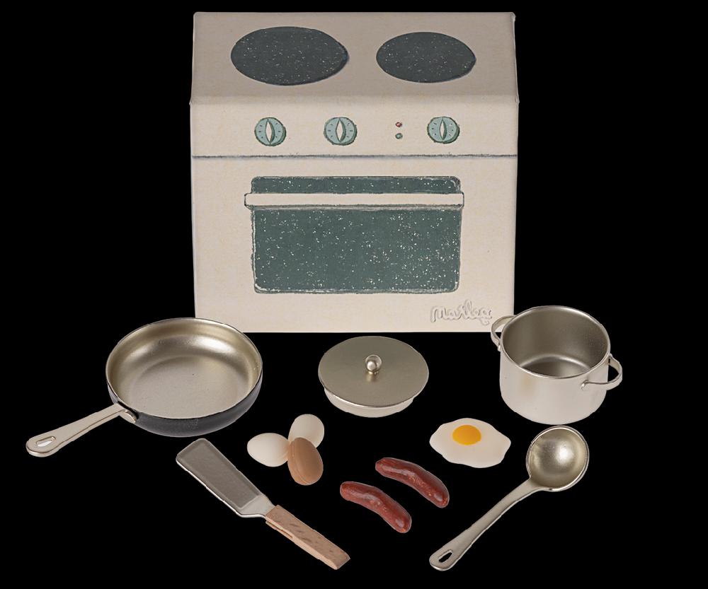 greige Maileg Miniature Cooking Set