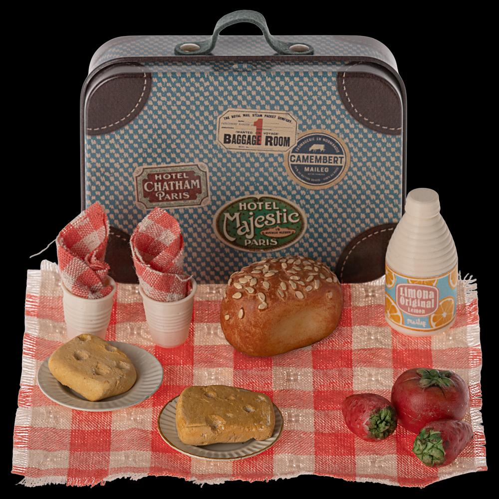 Greige Maileg Picnic Set Mouse