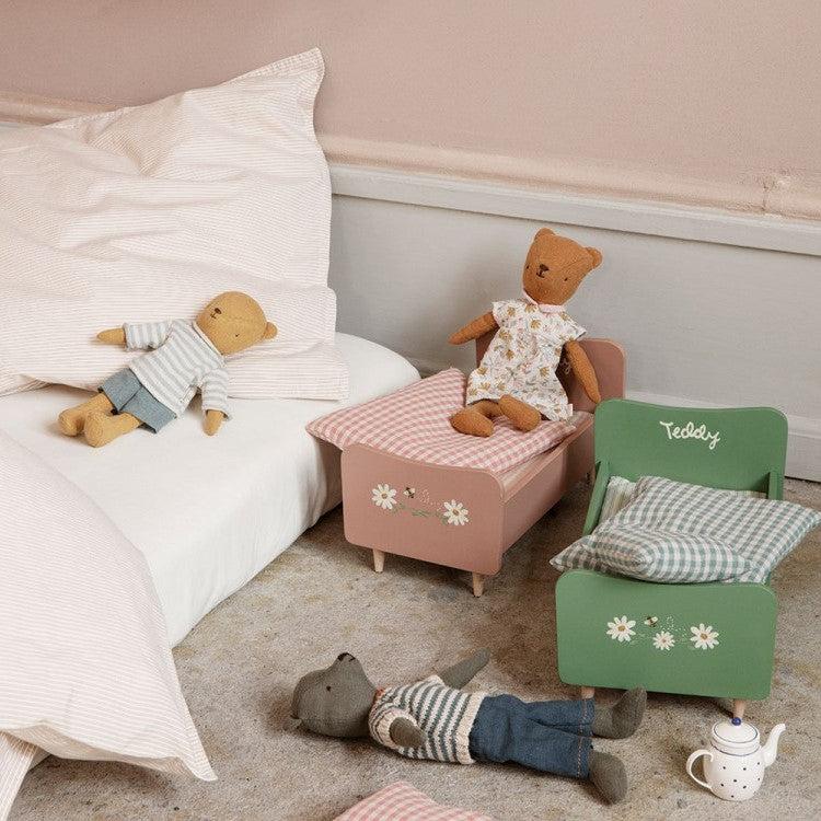 Greige Maileg Sweater & Shorts Teddy Junior