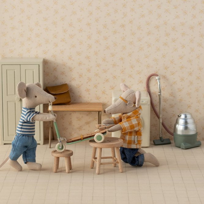 Greige Maileg Vacumn Cleaner Mouse