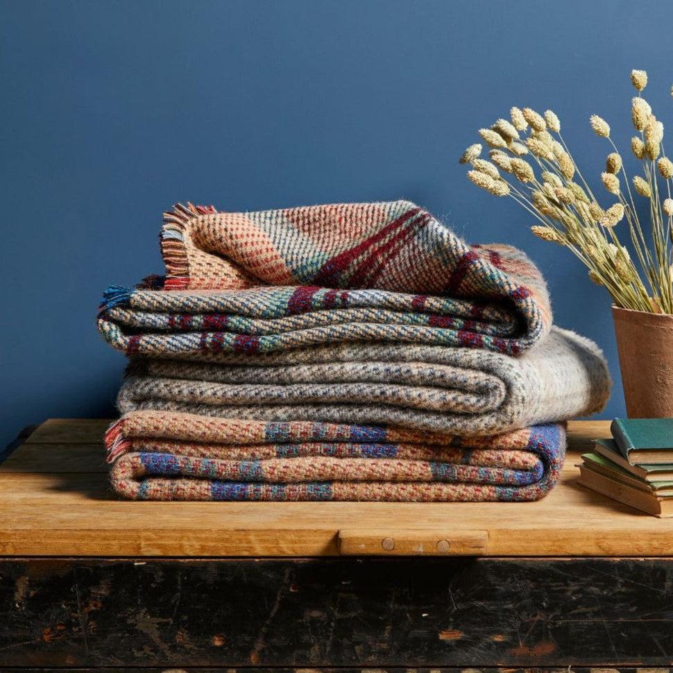 greige Random Recycled Wool Throw - 120x150cm