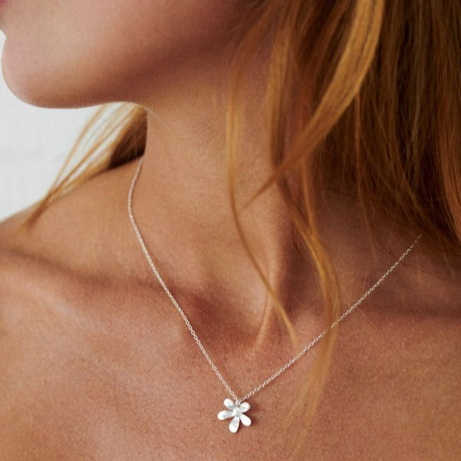 Greige Wild Poppy Necklace - Gold - Pernille Corydon