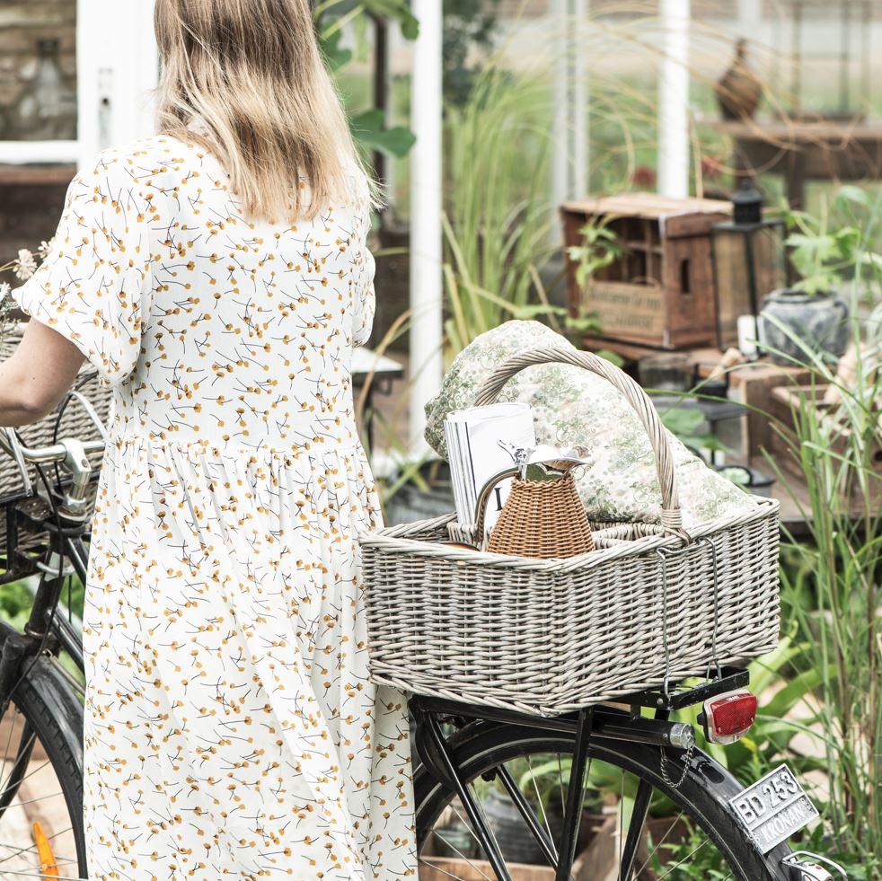 Greige Willow Picnic Basket With Five Compartments