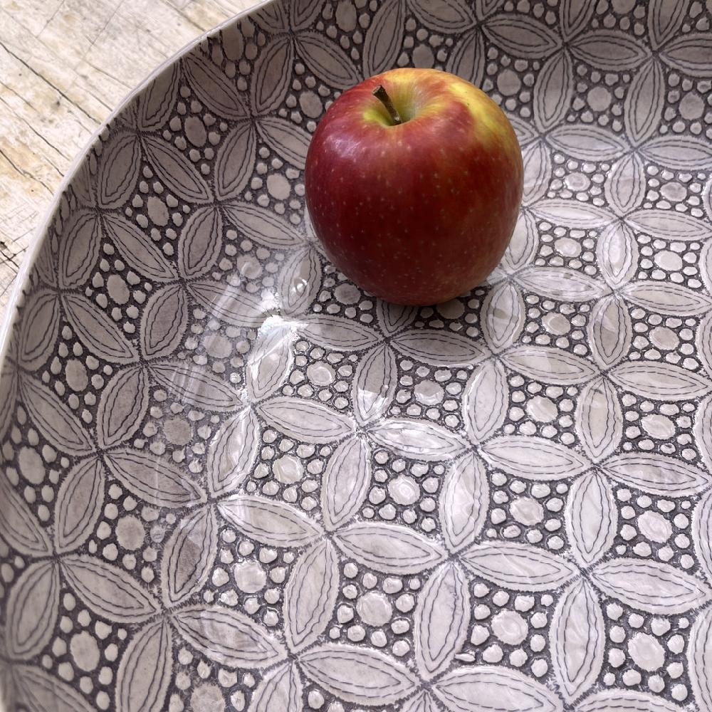 Greige Wonki Ware Large Pie Dish - Aubergine Lace