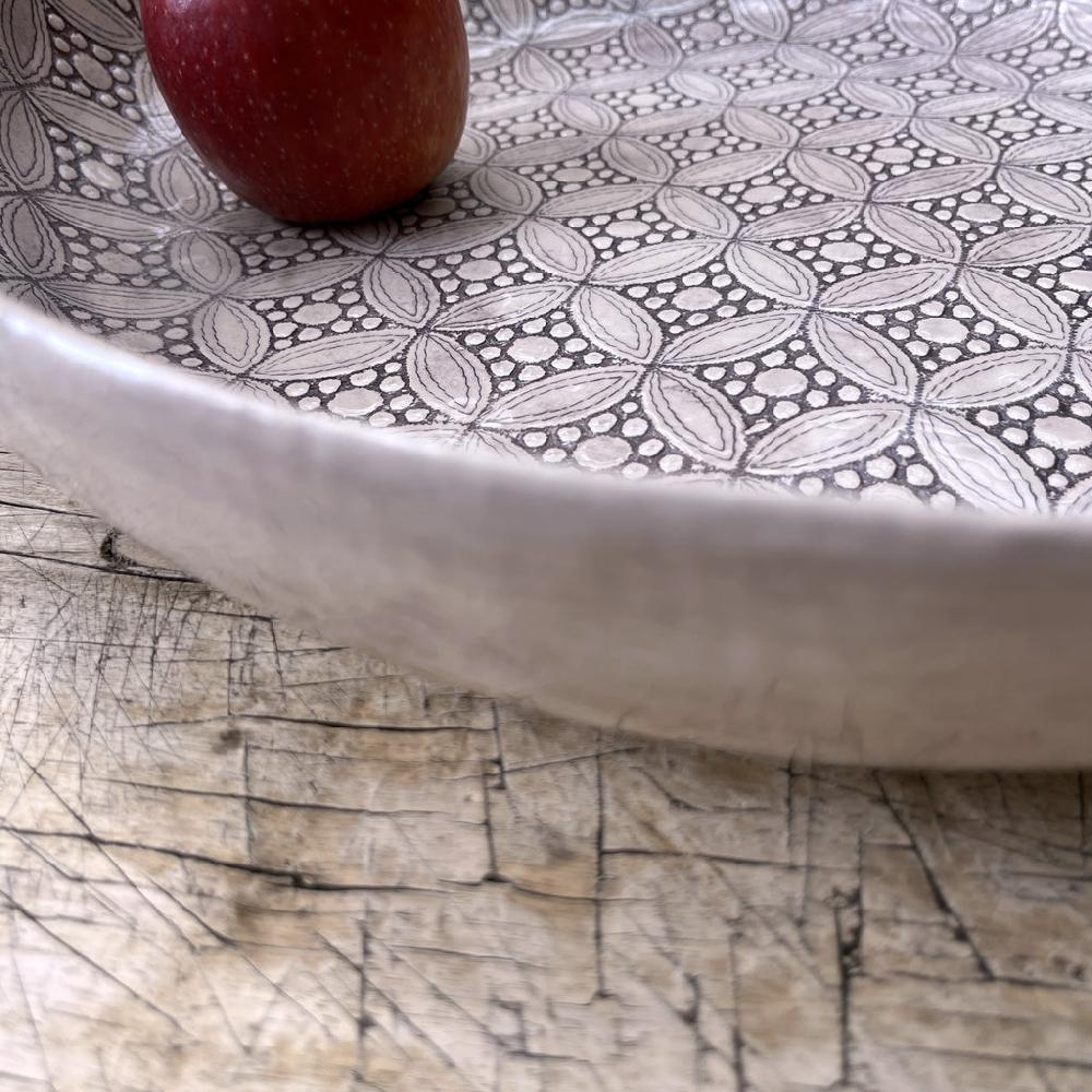 Greige Wonki Ware Large Pie Dish - Aubergine Lace