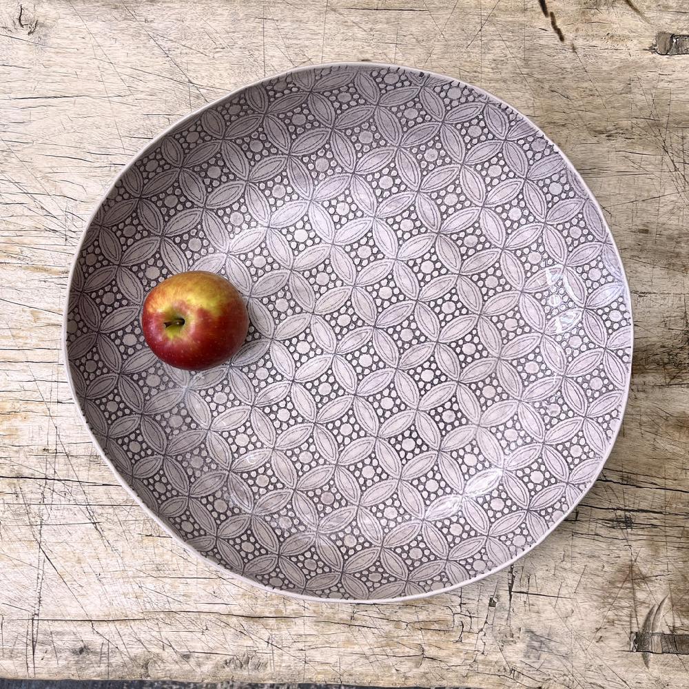 greige Wonki Ware Large Pie Dish - Aubergine Lace