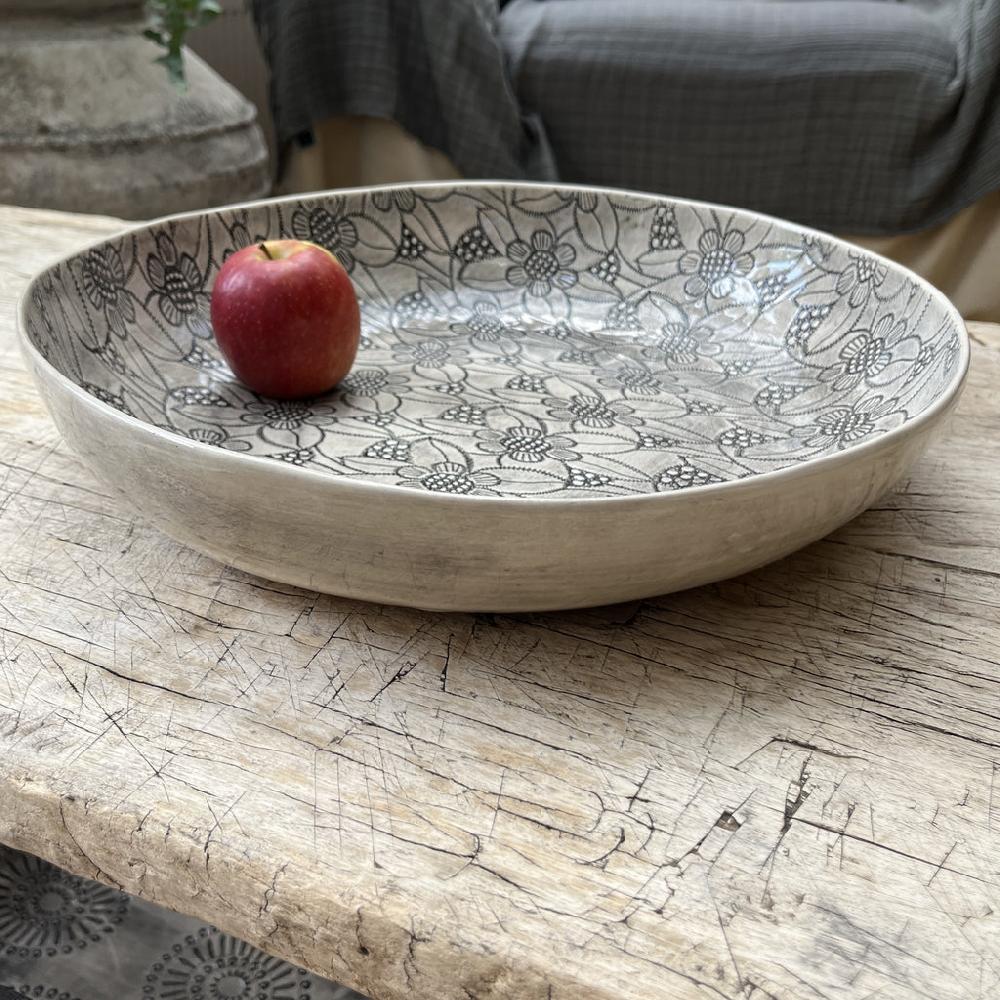 Greige Wonki Ware Large Pie Dish - Charcoal Lace