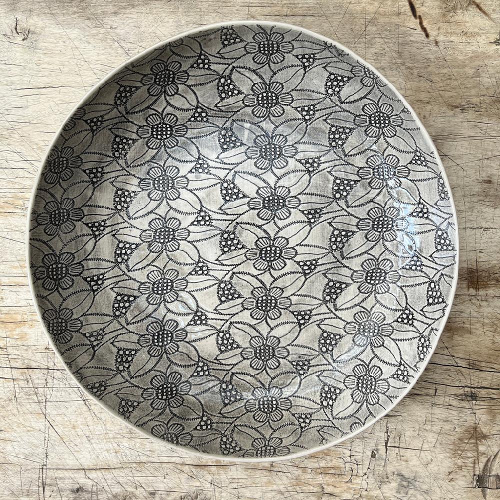 Greige Wonki Ware Large Pie Dish - Charcoal Lace