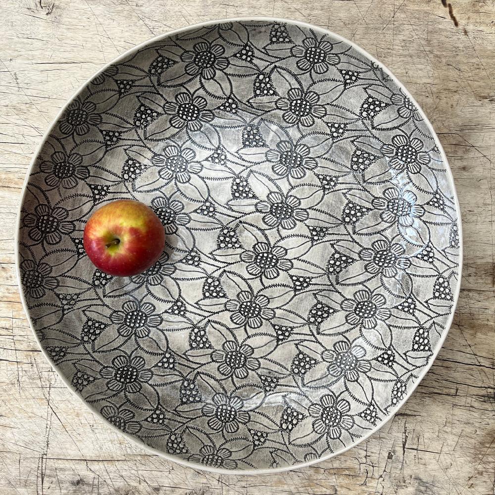 greige Wonki Ware Large Pie Dish - Charcoal Lace