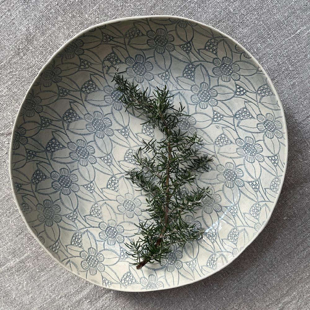 greige Wonki Ware Large Pie Dish - Duck Egg Lace