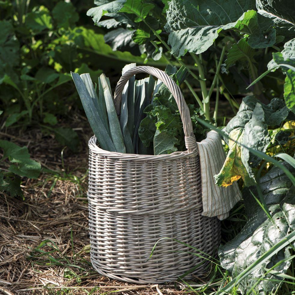 greige Round Willow Basket -Straight Sides - with Handle