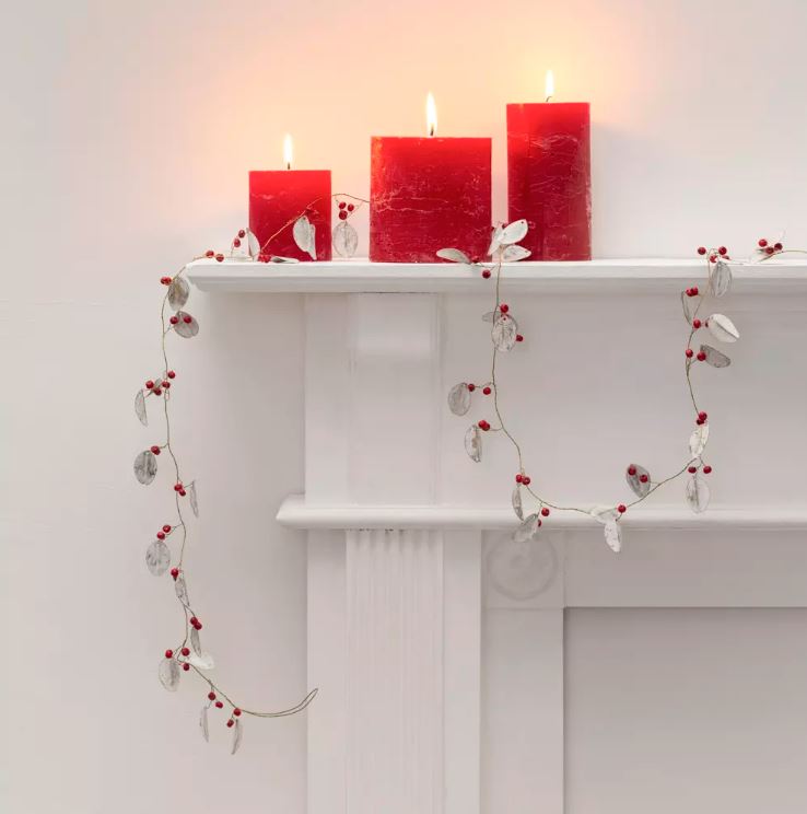greige White Leaves Garland with Red Wooden Berries