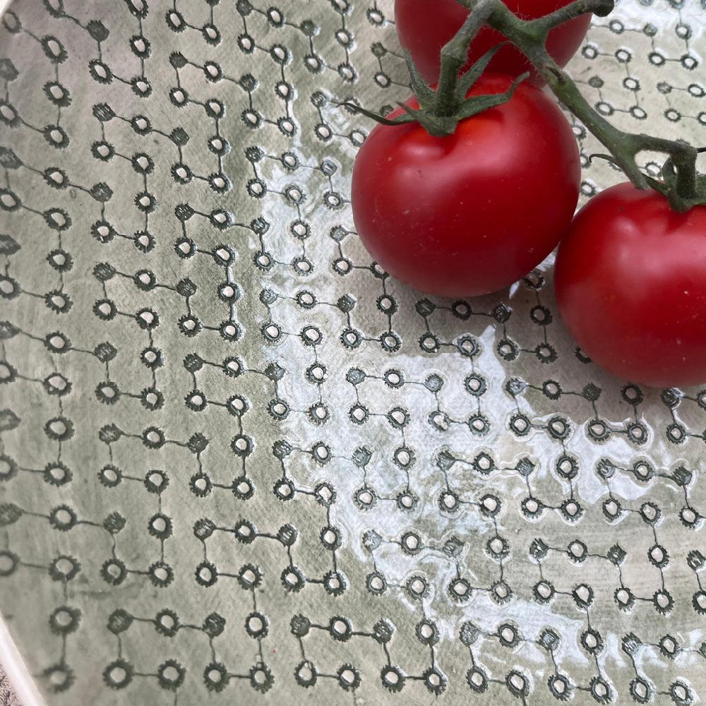 Greige Wonki Ware Medium Spaghetti Bowl - Dark Green Lace