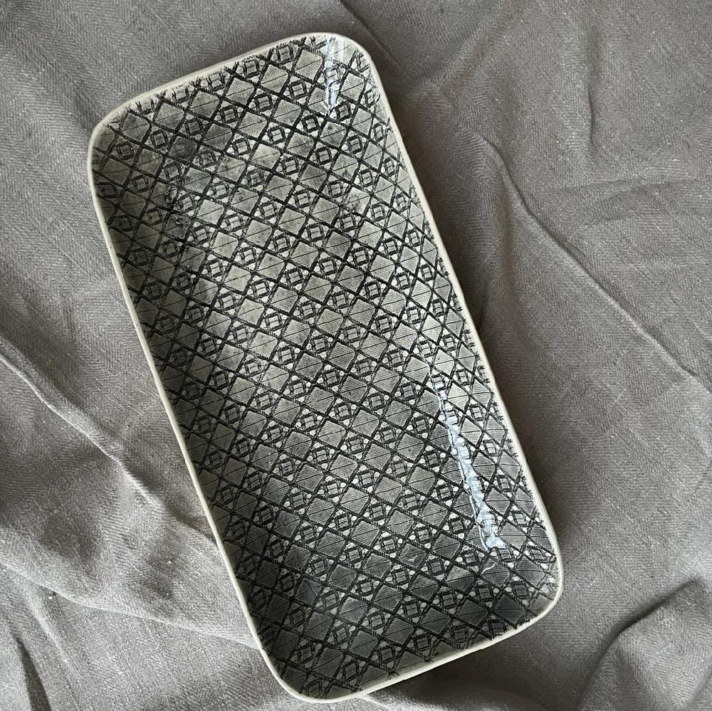 Greige Wonki Ware Prawn Serving Dish - Large - Charcoal Lace B