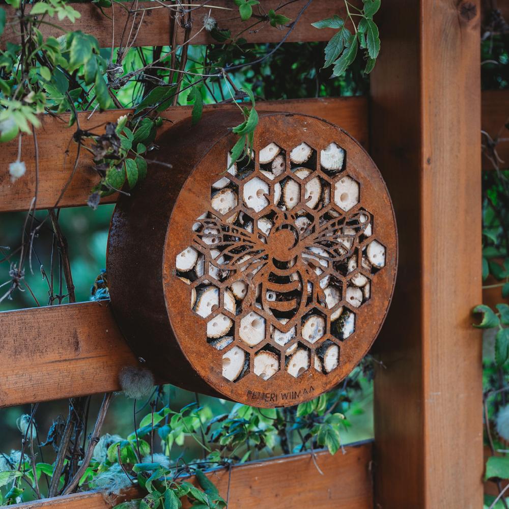 grillsymbol Petteri Wiimaa Insect Hotel Bee-S