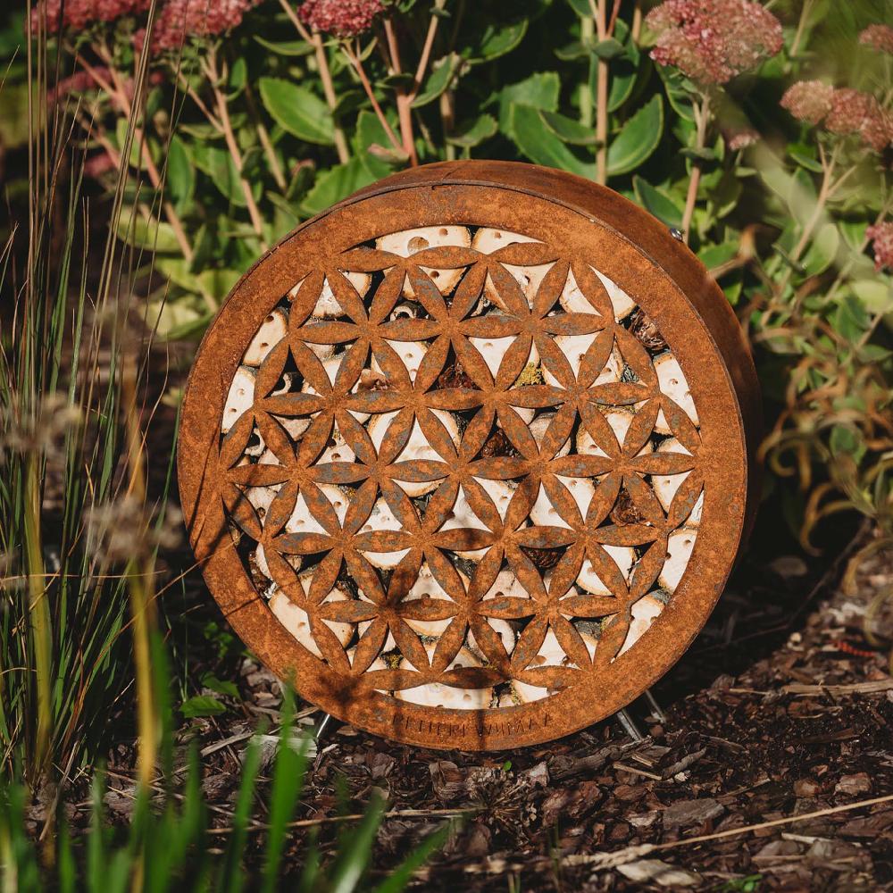 grillsymbol Petteri Wiimaa Insect Hotel Flower of Life-M