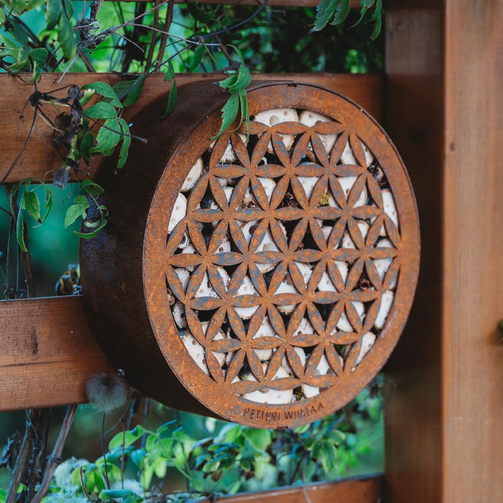 grillsymbol Petteri Wiimaa Insect Hotel Flower of Life-S