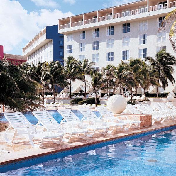 Grosfillex Bahia Chaise Lounge