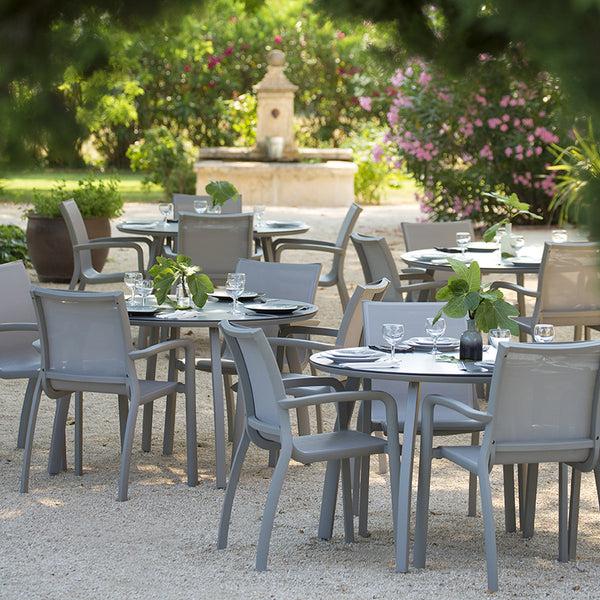 Grosfillex Sunset 48" Round Table