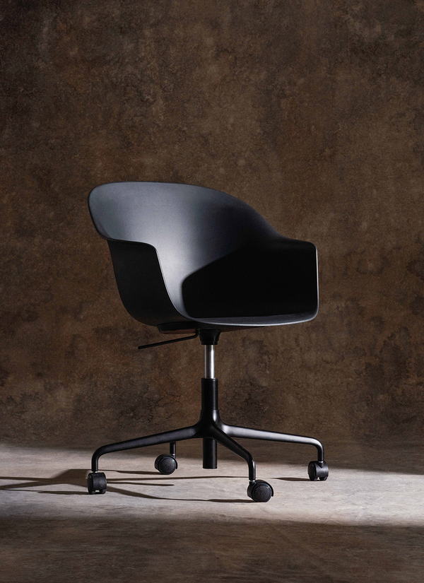 Gubi Bat Meeting Chair Un-Upholstered