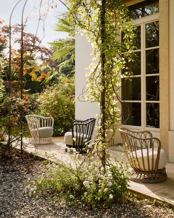 Gubi GRACE OUTDOOR LOUNGE CHAIR