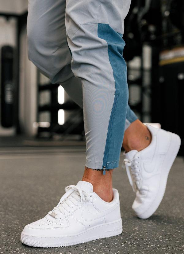 Gym King Debossed Camo Woven Jogger Cloudy Grey/Lake Blue