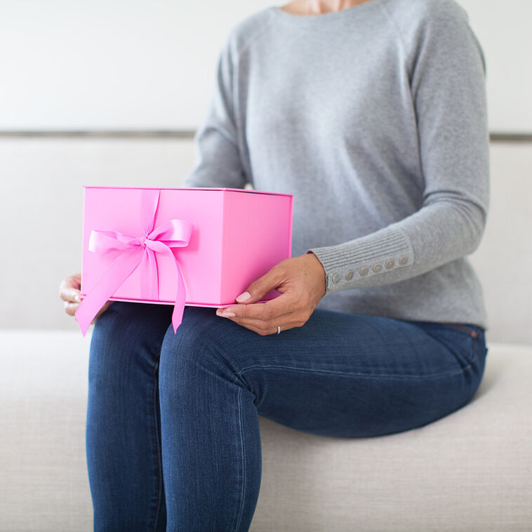 Hallmark Bubblegum Pink 5x7 Large Gift Box With Shredded Paper Filler