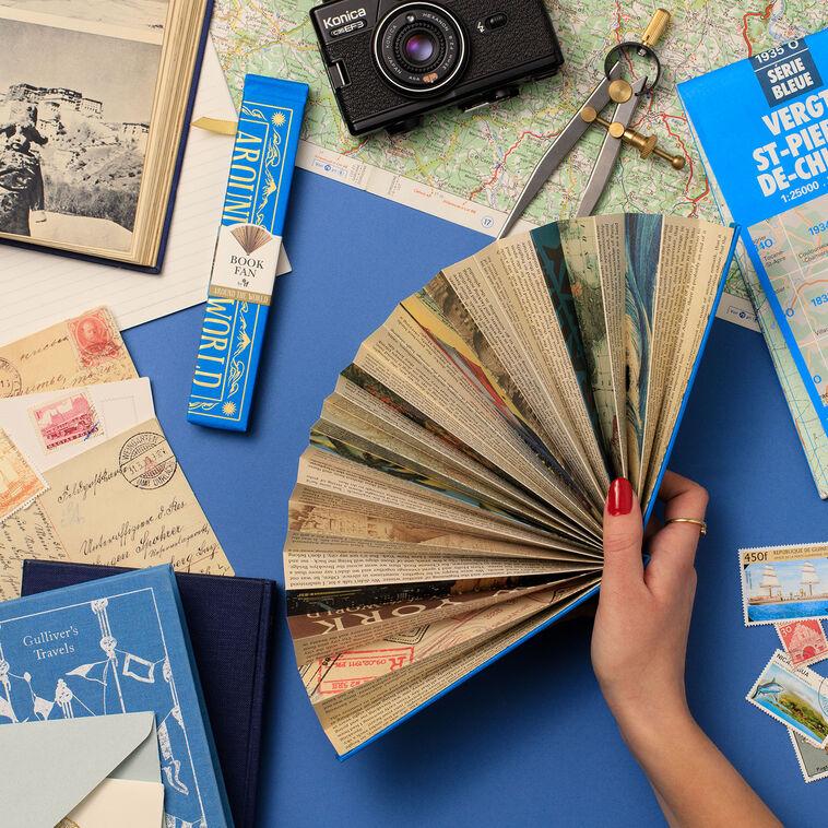 Hallmark IF USA Around The World Book Fan