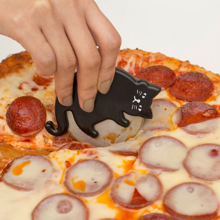 Hallmark Kikkerland Cat Lovers Pizza Cutter