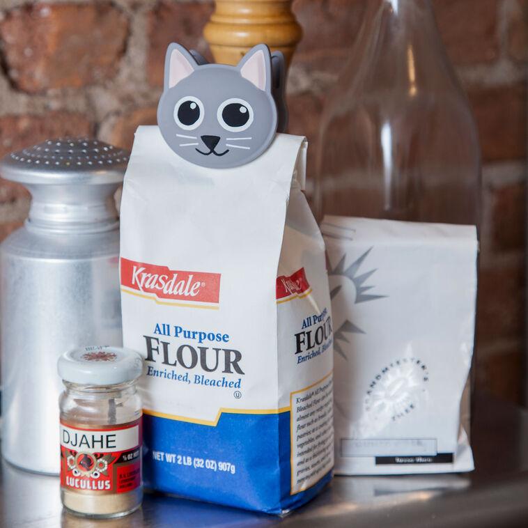 Hallmark Kikkerland Talking Cat Bag Clip