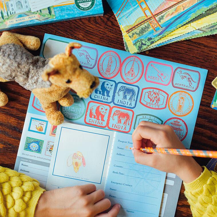 Hallmark World Traveler Pretend Play Set