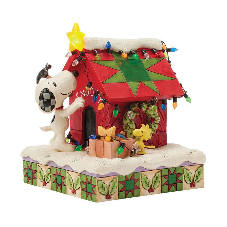 Hallmark Jim Shore Peanuts Snoopy Decorating Doghouse Light-Up Figurine 6.3"