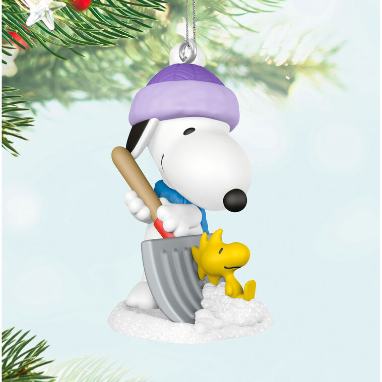 Hallmark Mini Peanuts® Winter Fun With Snoopy Ornament 1"