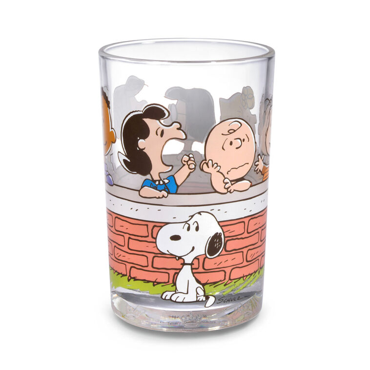 hallmark Peanuts® Gang at Brick Wall Collectible Drinking Glass 13.5 oz