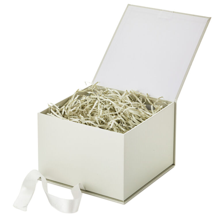 Hallmark Pearl White 5x7 Large Gift Box With Shredded Paper Filler
