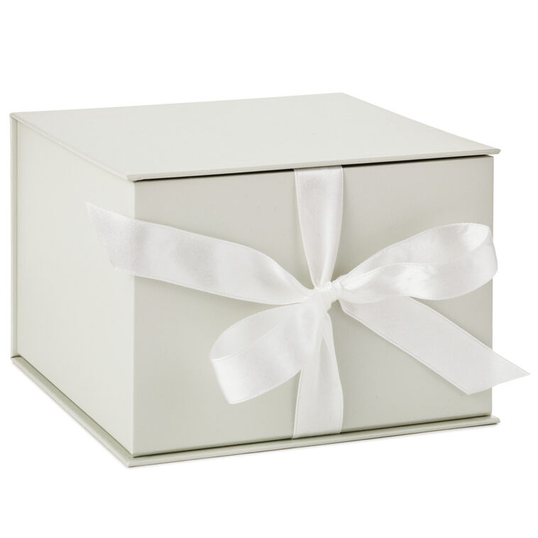 hallmark Pearl White 5x7 Large Gift Box With Shredded Paper Filler