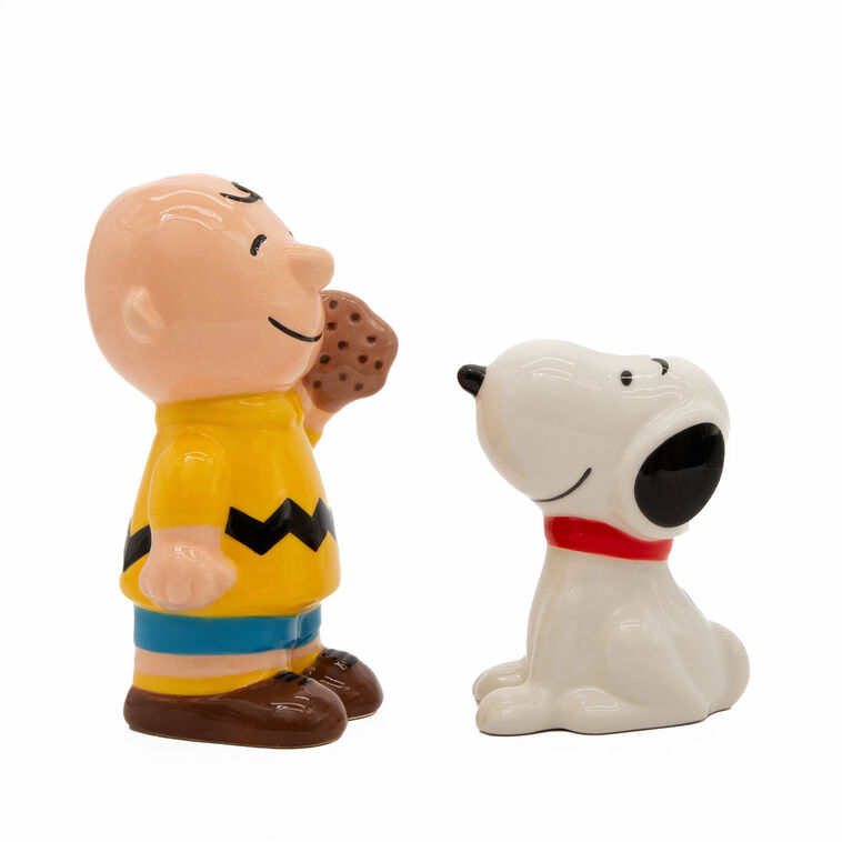 Hallmark R Squared Peanuts Snoopy And Charlie Brown Salt And Pepper Shakers