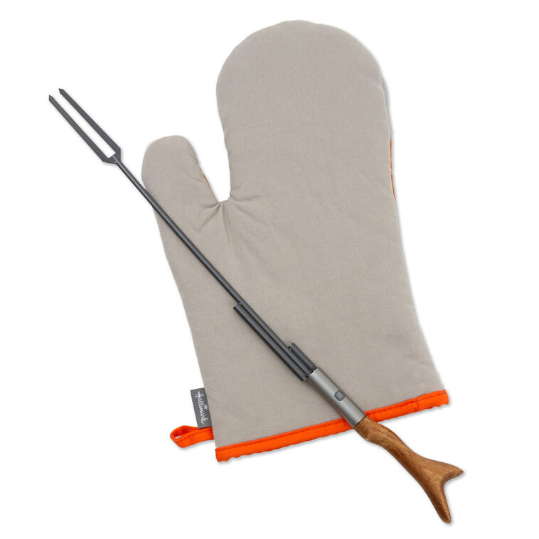 Hallmark Star Wars: The Mandalorian™ Grill Fork And Oven Mitt Set Of 2