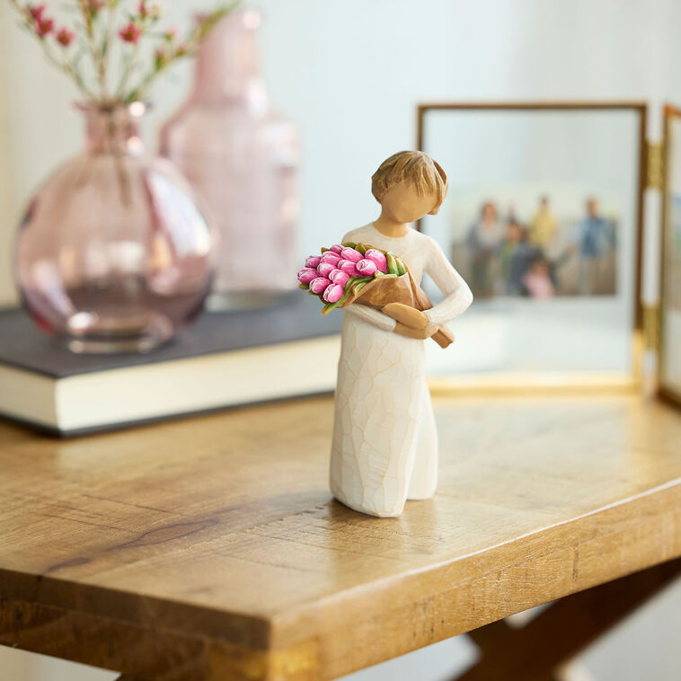 Hallmark Willow Tree Bright Hope Girl With Tulips Figurine 5"