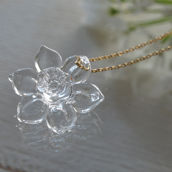 hario Narcissus Necklace