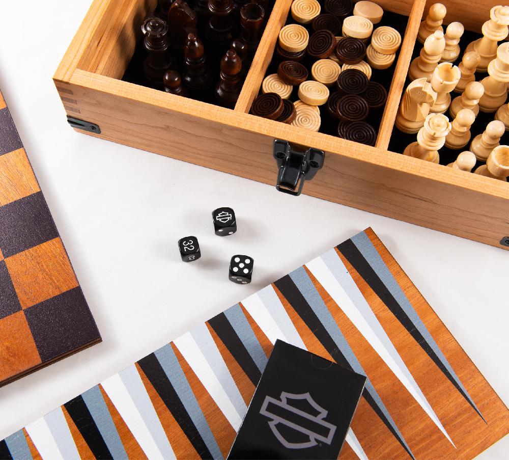 harley H-D Deluxe 4 in 1 Game Set Chess / Checkers / Backgammon / Playing Cards