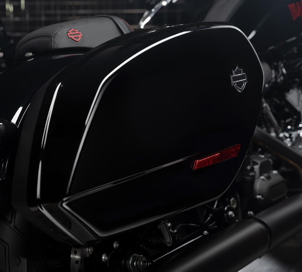 Harley FXLRST Saddlebags – Vivid Black