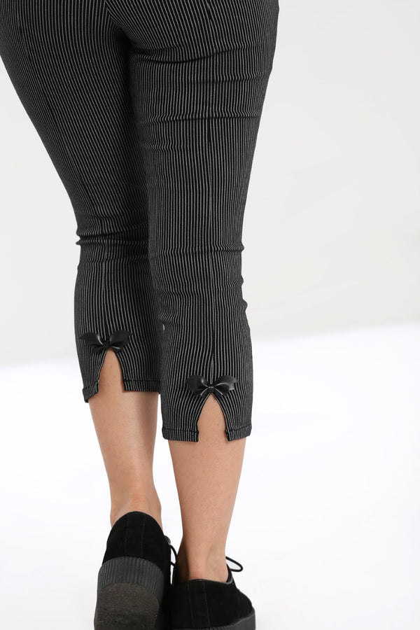 Hell Bunny Jack Capris Black / White