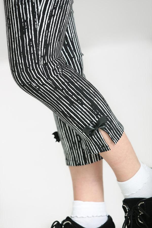 Hell Bunny Regan Capris Black / White