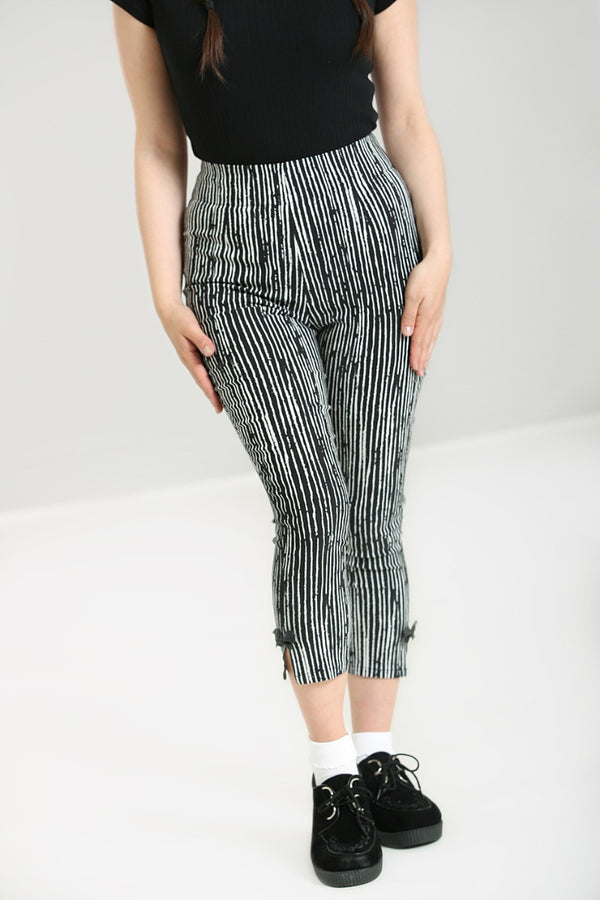 hell bunny Regan Capris Black / White