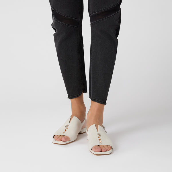 Henry Beguelin Embroidered Sandal Camoscio Vintage Chalk White