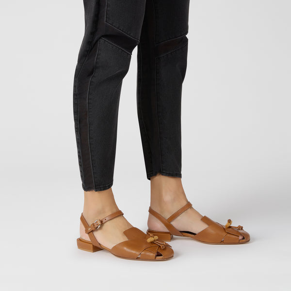 Henry Beguelin Slingback Toggle Patch Lux Camel