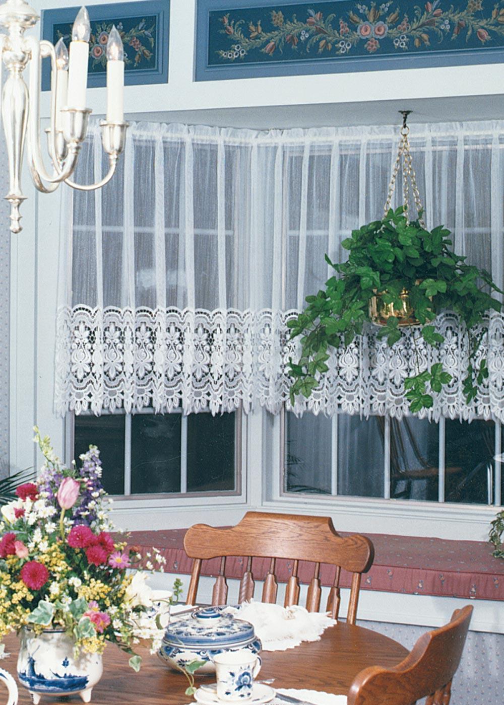 Heritage Lace Allium Macramé Bolt Lace