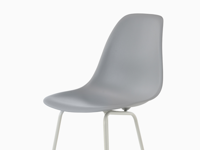 herman miller Eames Molded Plastic Stool